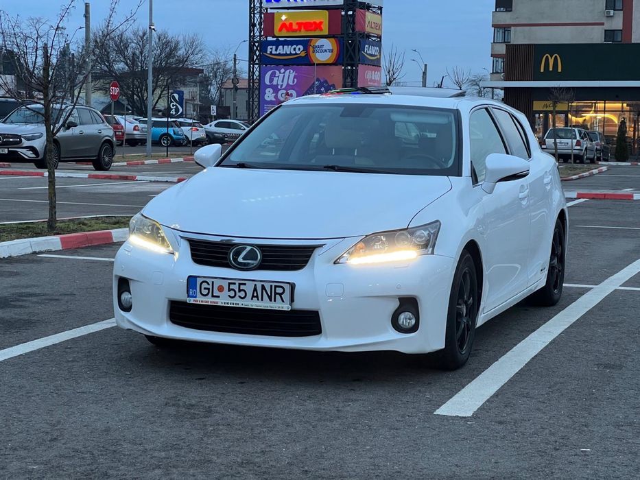 Lexus CT200h km Reali