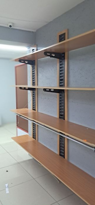 Торговые витрины,  полочки шкафы