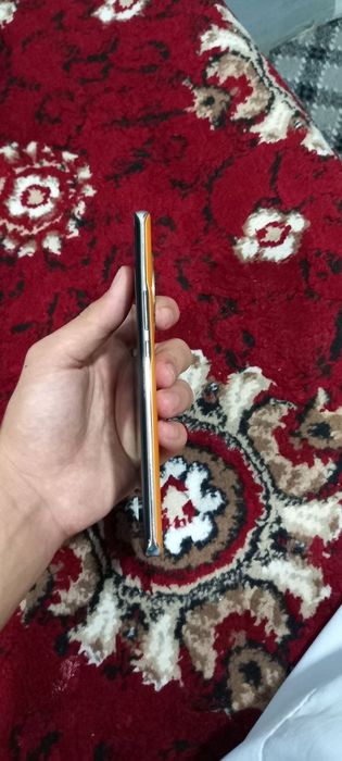 Honor x9b aybi yo hamma joyi radnoy 12+8  ga 256 xotira narxi 3mln