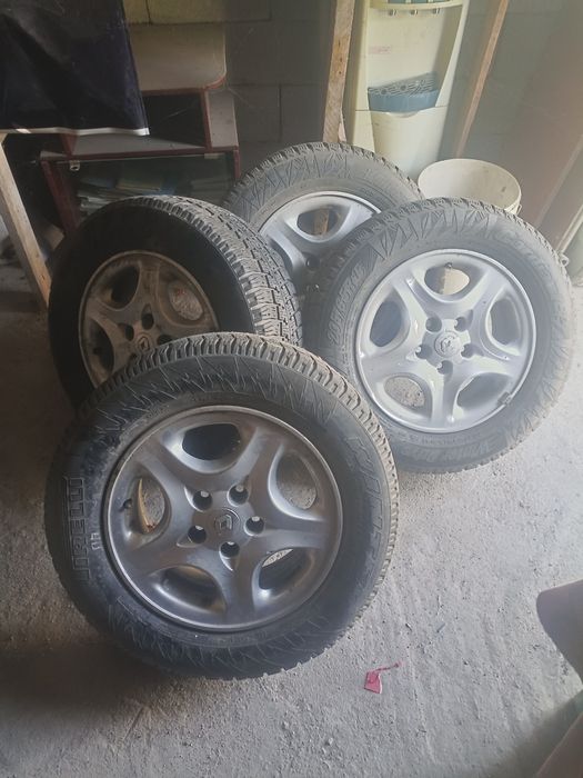 Продам титановые диски с зимней резиной r15