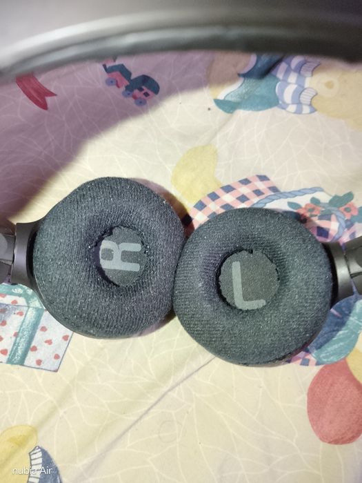 Căști JBL originale,perfect funcționale,acumulatorul durează o zi,ok