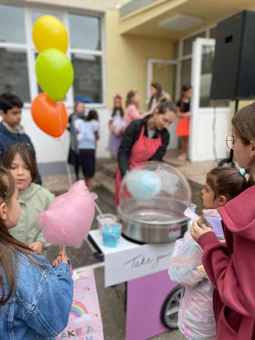 Vata de zahar la petreceri! Masina de vata pe bat de inchiriat.