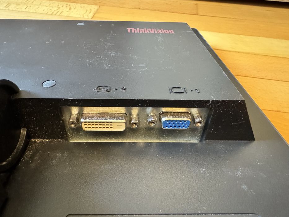 17" Монитор Lenovo ThinkVision L1711p + Кабели (По избор VGA или DVI)