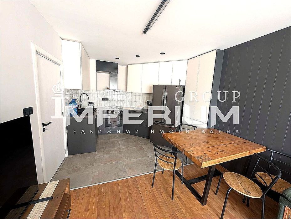 Дава се под наем Тристаен апартамент в Варна, Център - 75 кв.м за 1047.03 € - Снимка #3