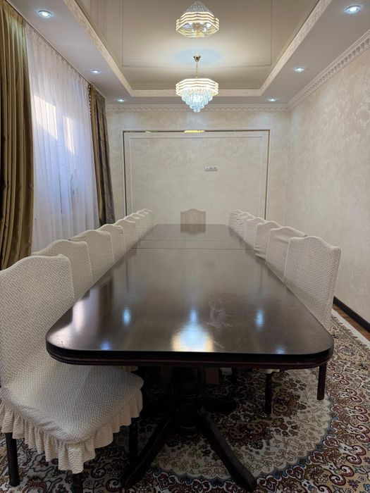 Стол со стульями