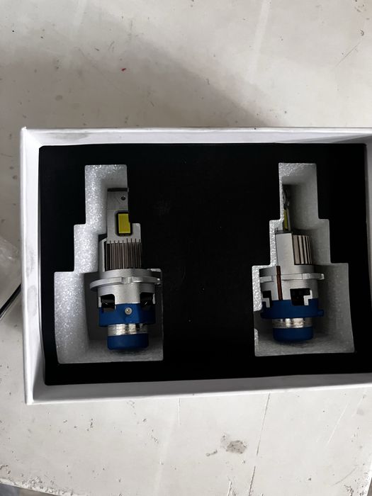 Лед крушки чисто нови