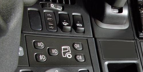 USB УСБ зарядно за вграждане за VW GOLF 4, MAN, Mercedes Actros MP4