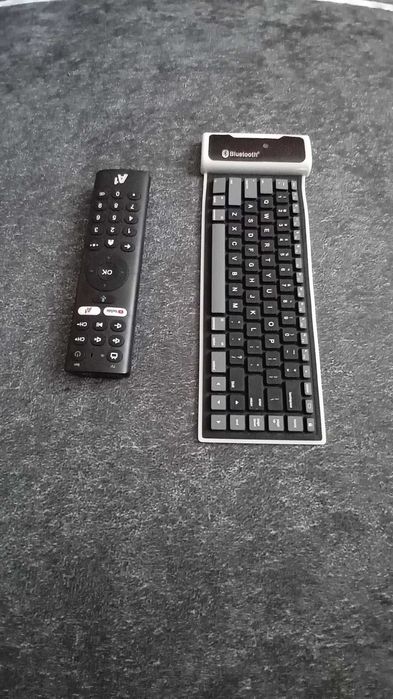 Продавам згъваема клавиатура със блютут