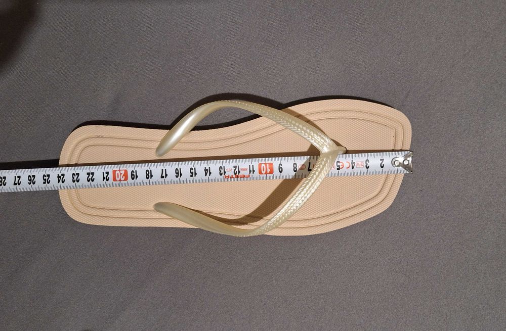 Дамски джапанки 38/39 размер и горнище на бански М р-р