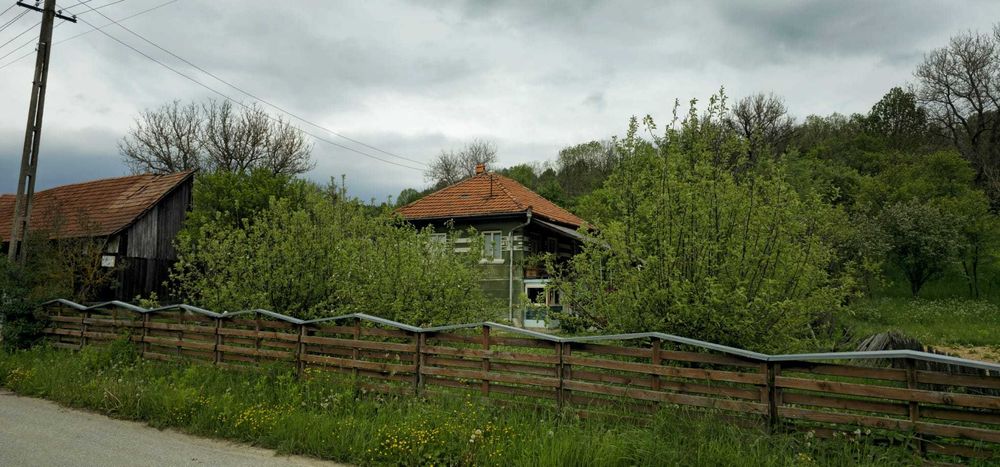 Casă cu livadă și râu – Almașu Mare
