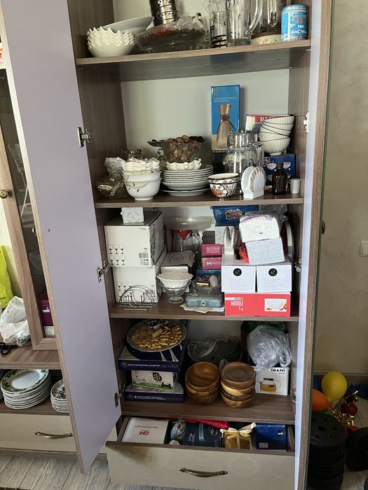 Продам сервант для гостинной (горка)