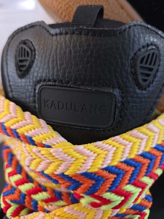 Стилни черни маратонки KADULANG