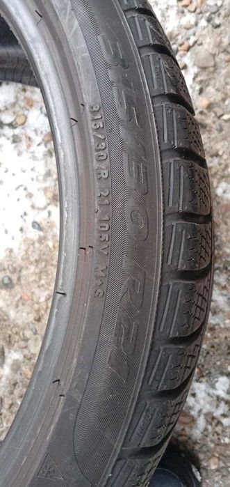Продават се гуми Pireli 315/30R 21