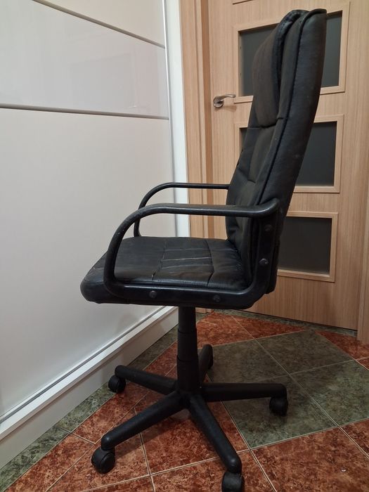 Офис стол тип "директорски"