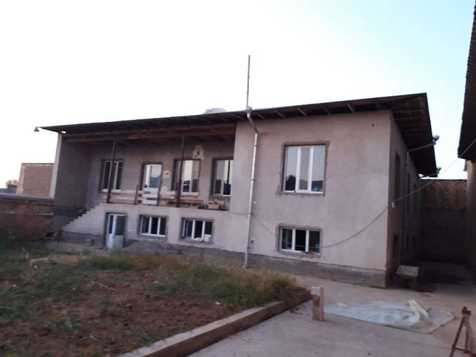 Uy sotiladi Nazarbekda