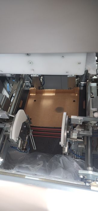 Cutii De Carton, Masina arata ca noua, 8 ore  de functionare