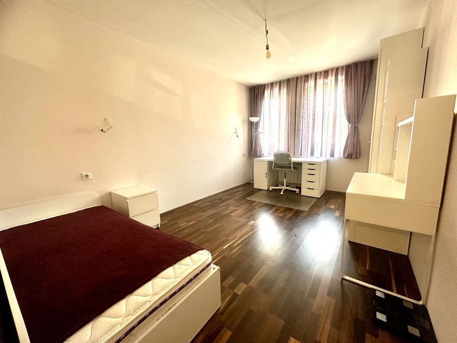 Тристаен апартамент за продажба в тухлена сграда