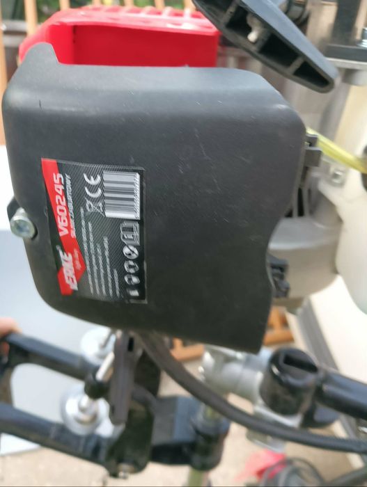 Vand barcă cu două motoare de 4persoane