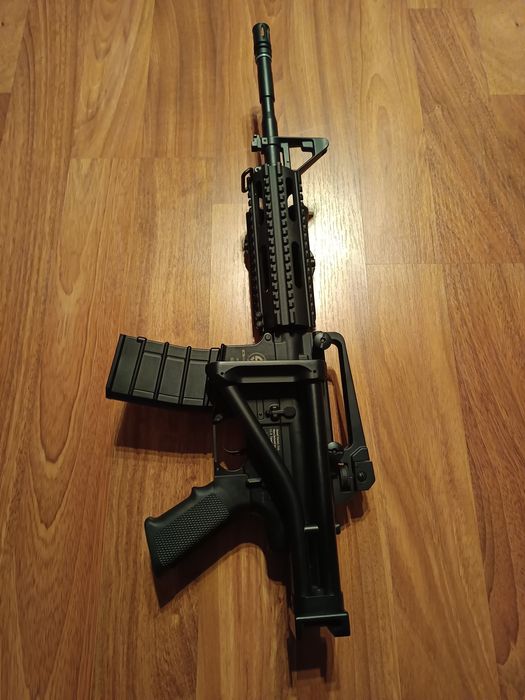 Replica Airsoft ICS M4 Metal, pat rabatabil.