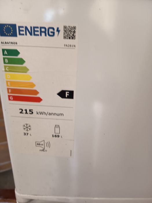 Vind frigider cu congelator