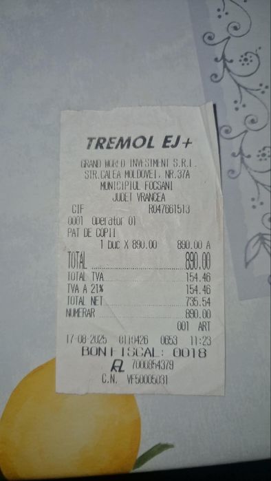 Vând pătuț folosit 2-3 zile . Multifuncțional, cu leagăn electric