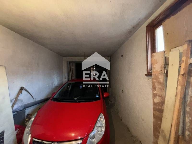 Просторен имот с дворче и гараж в гр. Хасково