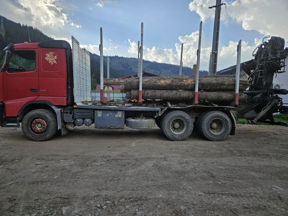 Camion forestier Volvo fh 440 cu macara