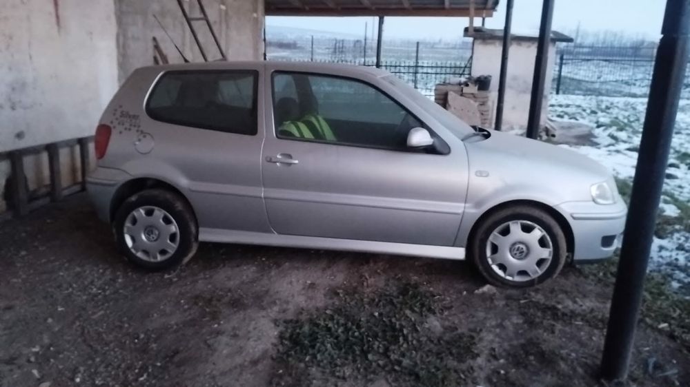 Vând w polo 1.000 benzina 75 ps 2000