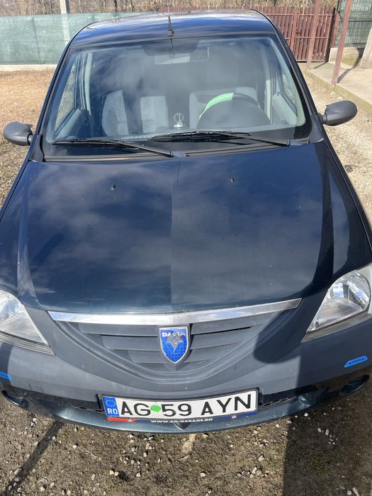 Vând Dacia logan