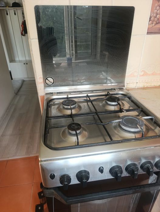 Продам газ плиту