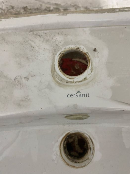 Унитазы и  раковины  разные