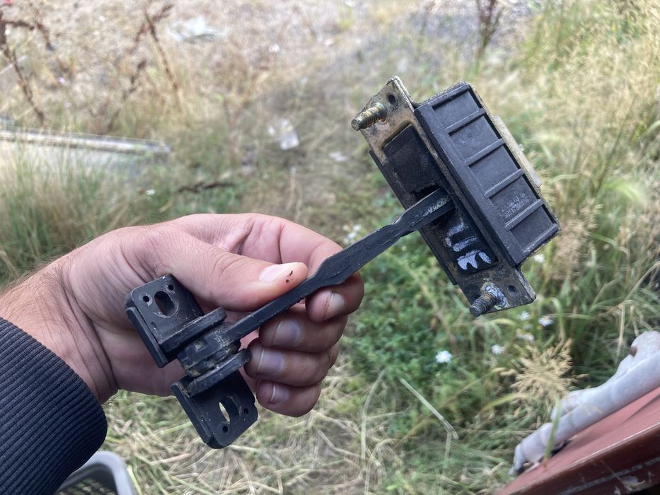 Ограничитель двери Мерседес / Mercedes