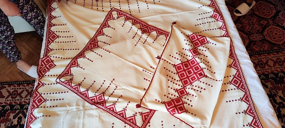 Бродирани възгавници,шевици