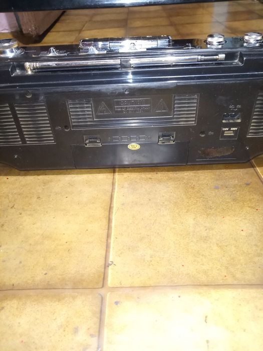 Два броя ретро касетофона