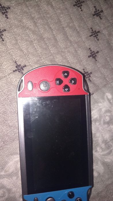 Продам игровую консоль