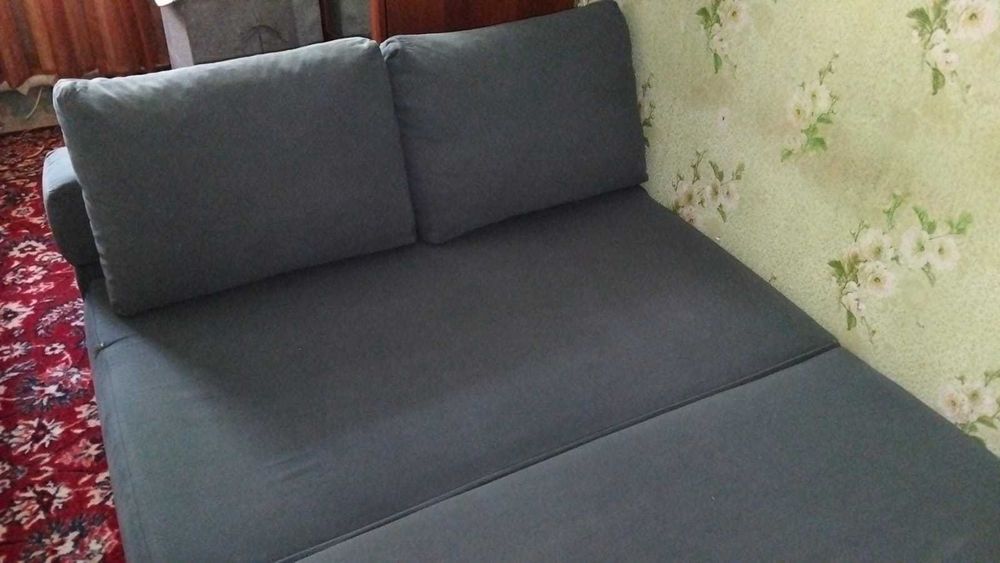 Бескаркасный диван