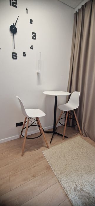 Барный стол и 2 барные стулья