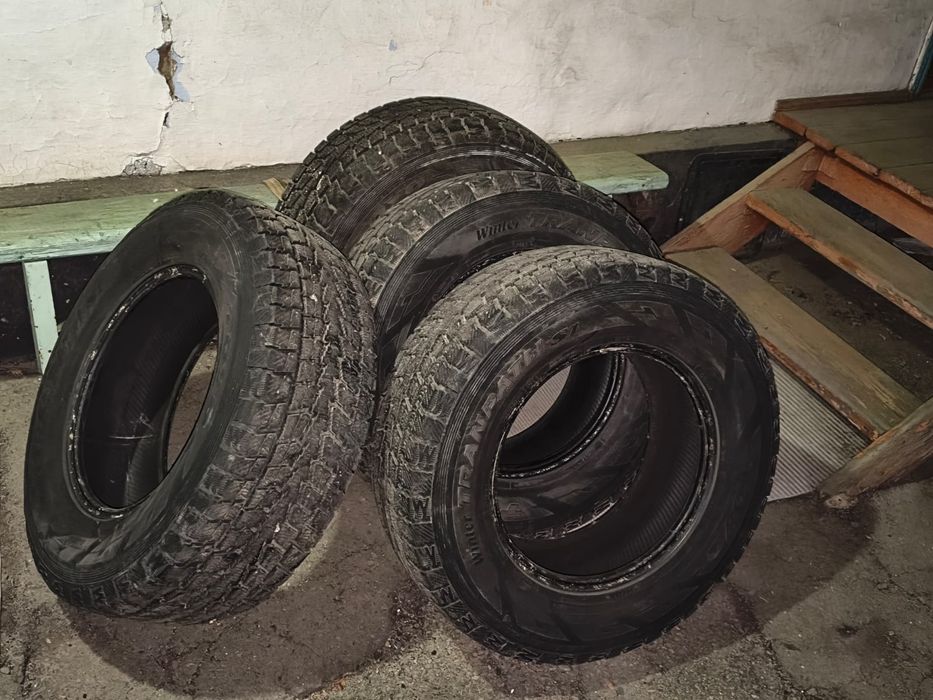 Комплект автомобильных шин
