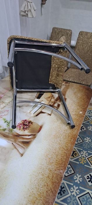 Продам комплект стол  стекло с рисунком + 4 с