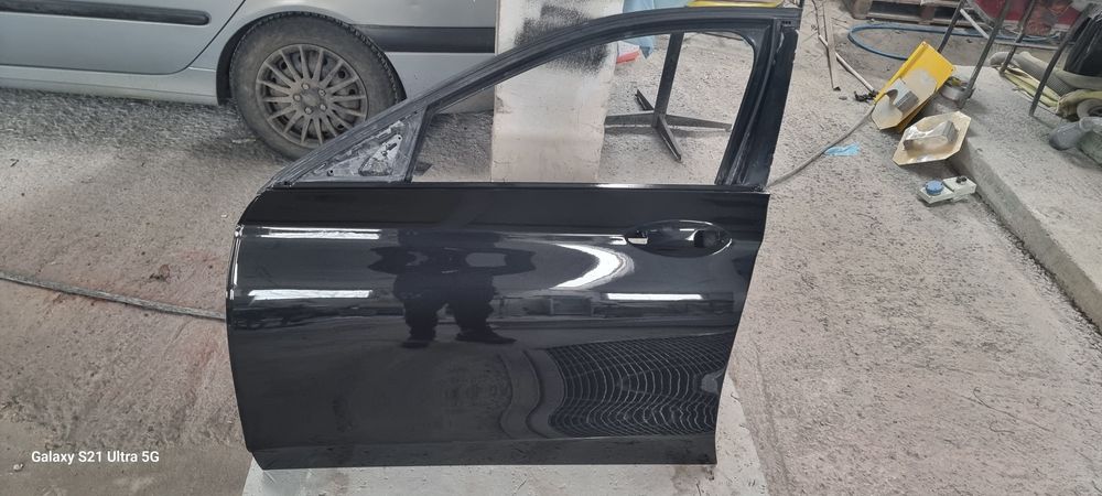 Предна лява врата за Мерцедес w213 с пантите