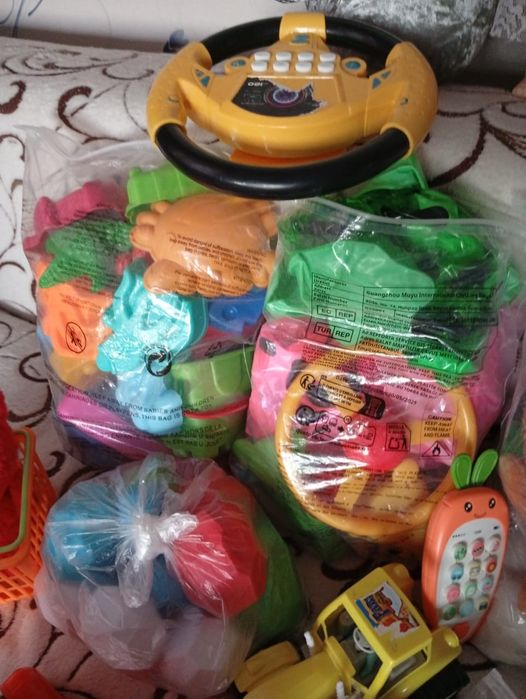 Игрушки, в одни руки