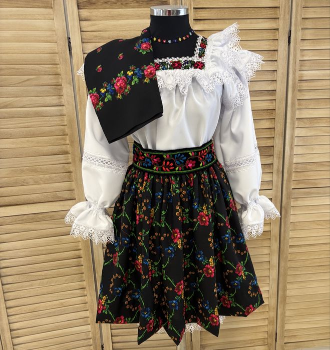 Costum popular pentru femei de Maramureș