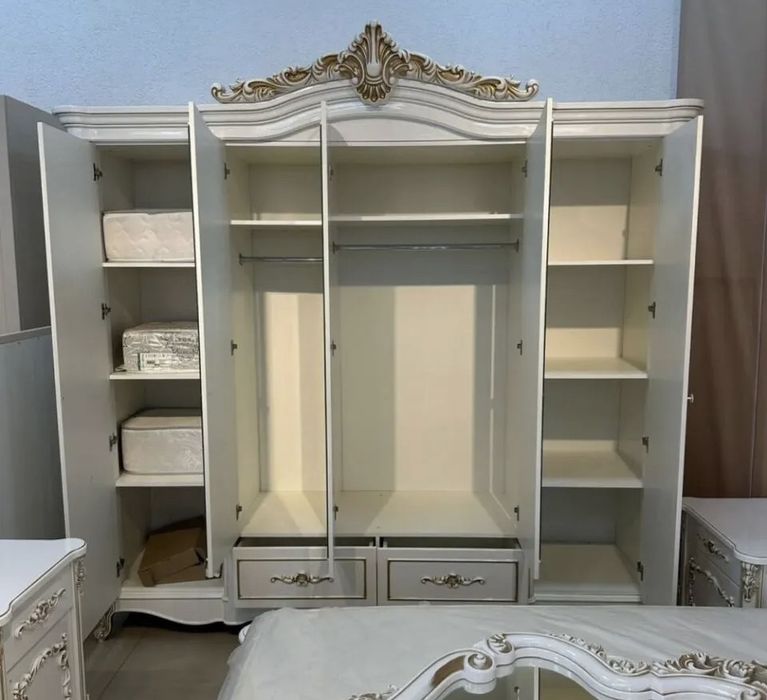 Спальный гарнитур