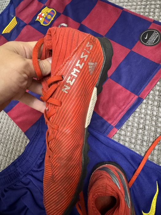 Футбольная форма Barcelona с бутсами от Adidas