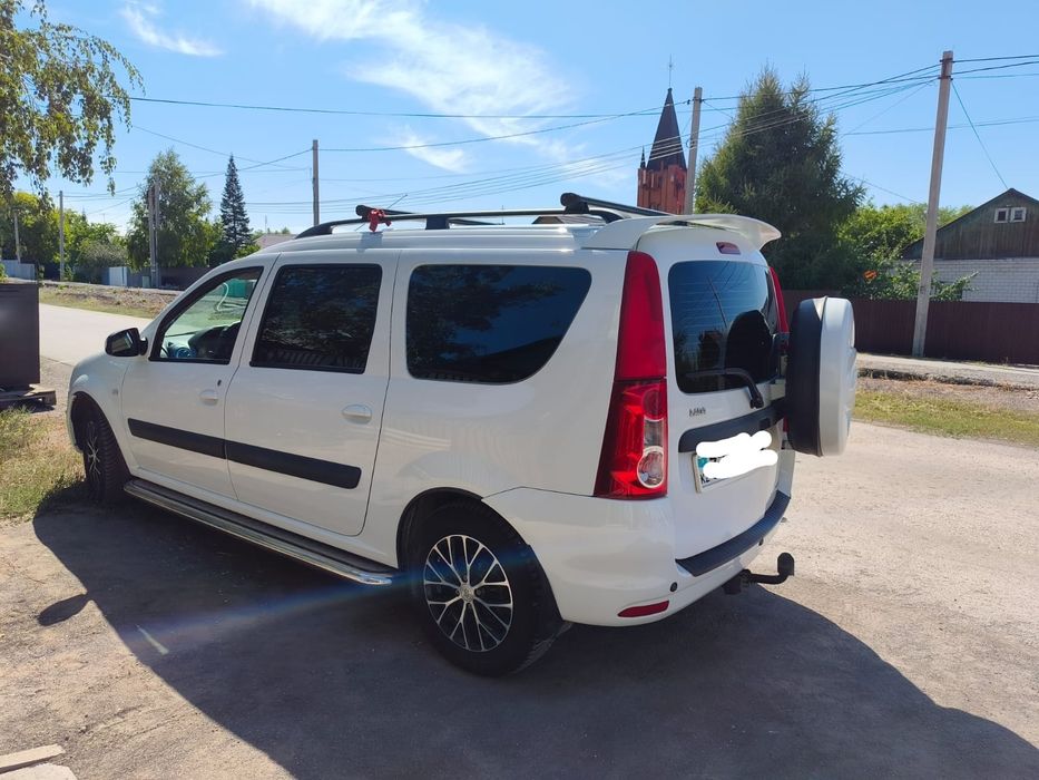 Продаю автомобиль Lada Largus