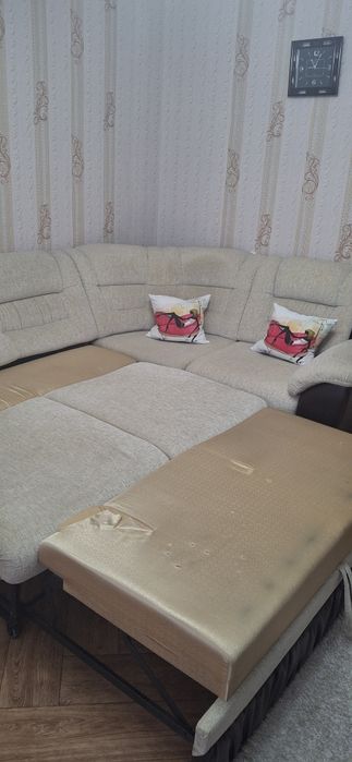 Продам угловой диван и кресло -кровать