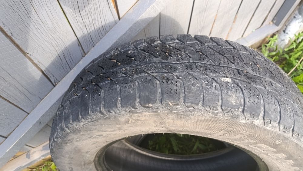 Продам шины 215/65 R16