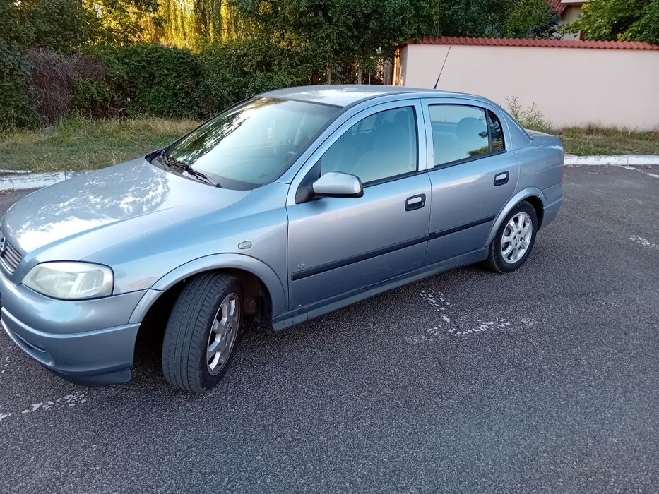 Inchirieri auto Opel Astra/Renault Megane  2008