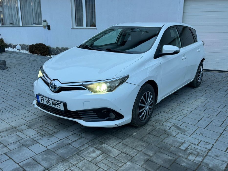 Toyota auris hybrid avariat