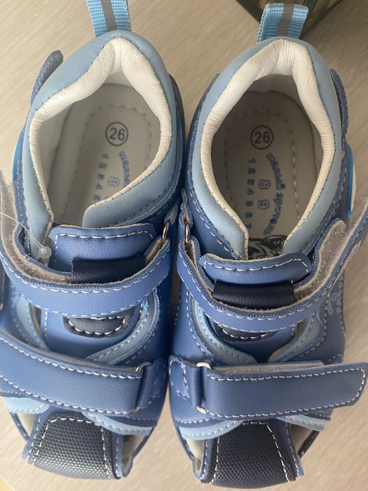 Новые сандали для мальчика.